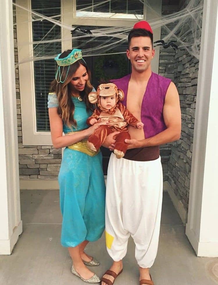I simply adore family costumes every Halloween, especially when there is a little baby along for the trick 'r treating.  So, today I've gathered 15 of the most unique, easy to put together last-minute family costume ideas especially for couples with babies!  Which idea will your family try this Halloween?  