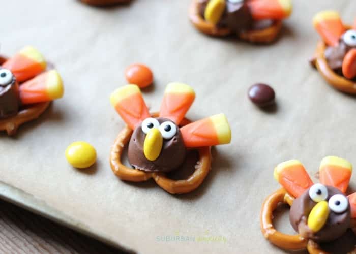 I'm sure you will love this collection of Thanksgiving desserts and turkey treats for kids as much as I do. Enjoy! 