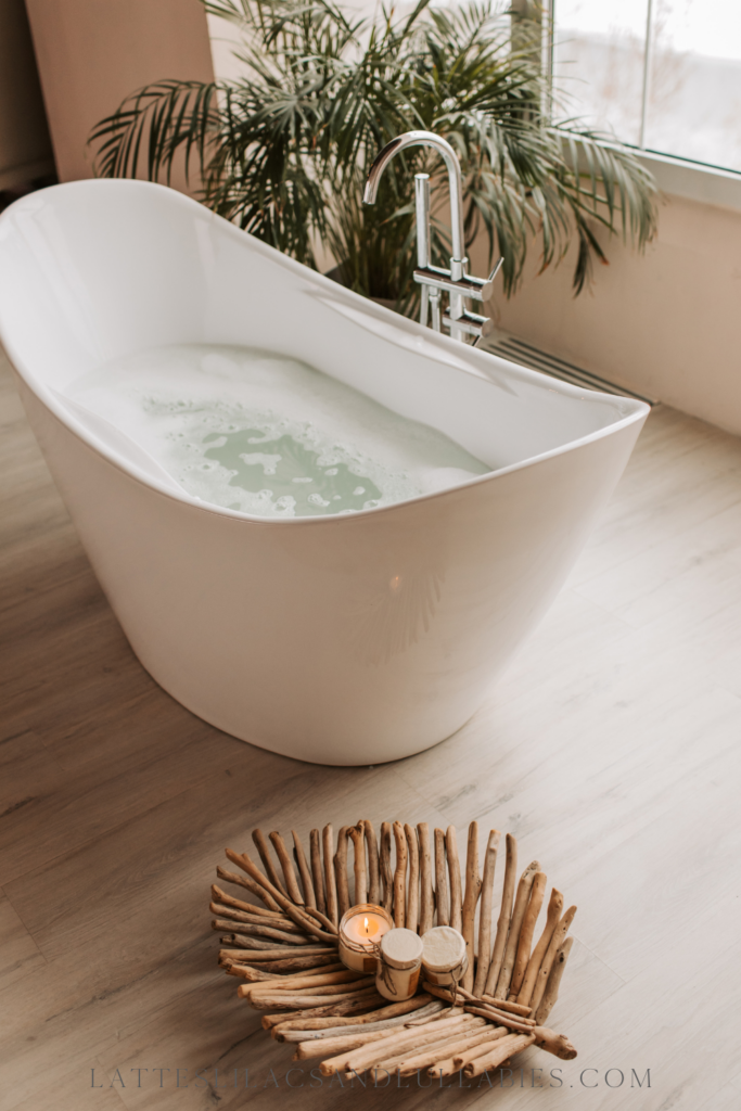 fancy bath tub